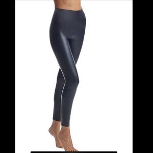 Commando faux leather leggings in Navy